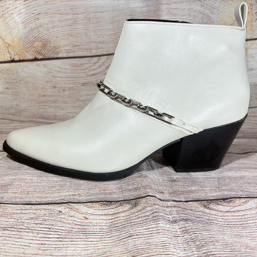 Dor L Dor Women's Size 9 Faux Leather Side Zip Off White Bootie w/ Chain